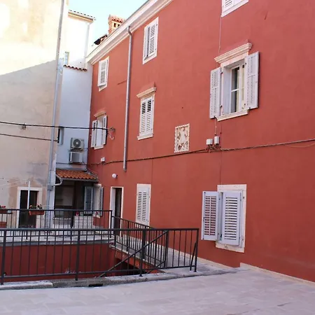 Room's * Piran