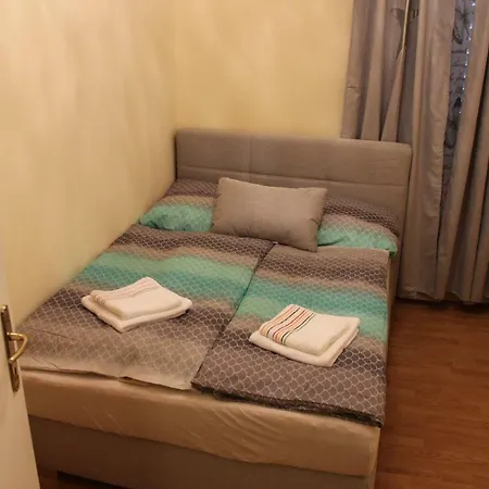 Room's Lägenhet